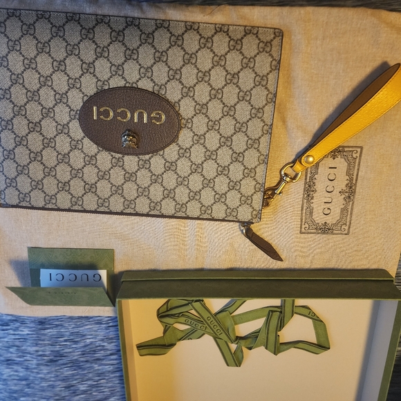 Gucci pouch with strap - Picture 3 of 4